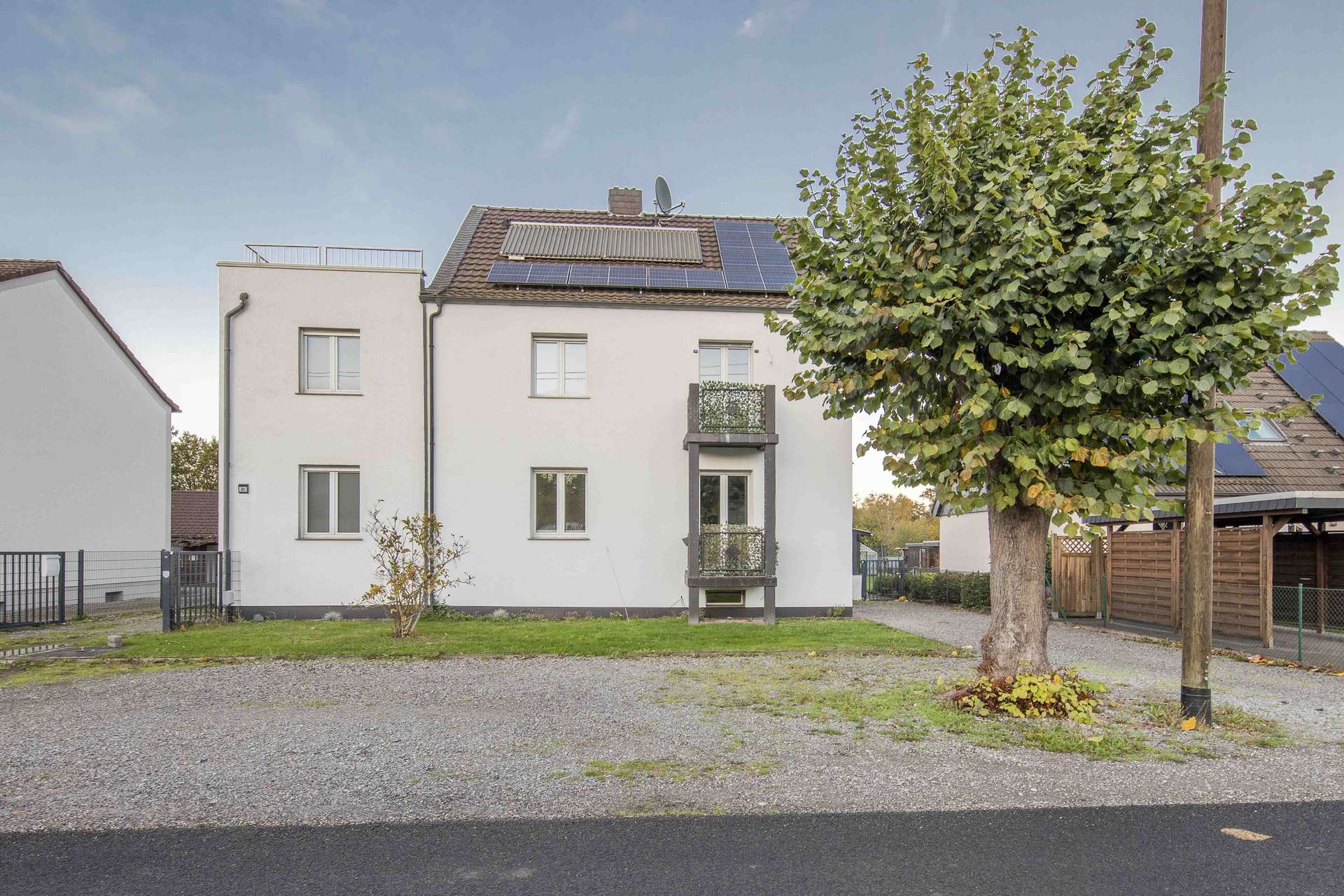 Nachhaltige Wohlfühloase für Generationen oder Kapitalanleger, 46535 Dinslaken, Zweifamilienhaus